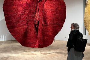 Exhibition view: Magdalena Abakanowicz, _Every Tangle of Thread and Rope_, Tate Modern, London (17 November 2022–21 May 2023). Courtesy Ocula. Photo: Caitríona de Búrca.